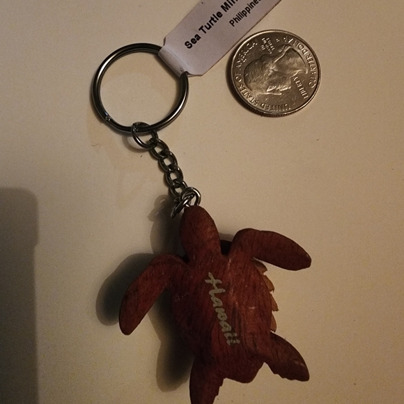 Brown Hawaii Souvenier Wooden Sea Turtle Keychain - Unbranded - Picture 2 of 2